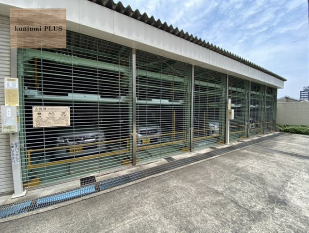 ファミール緑橋の駐車場