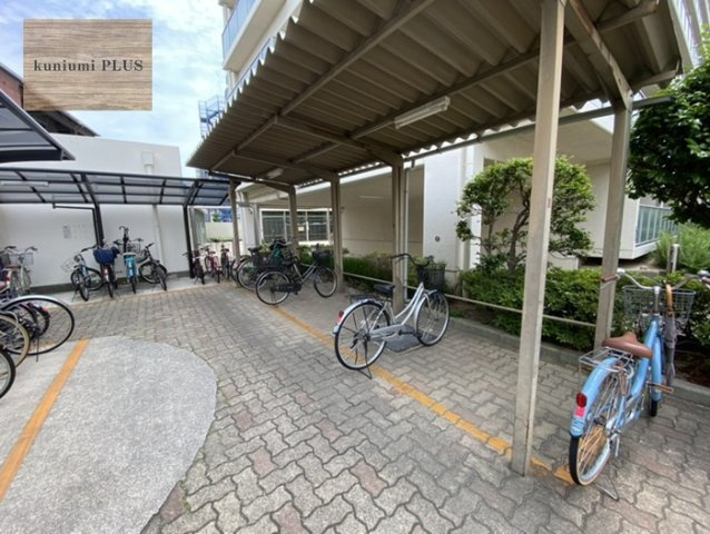 ファミール緑橋の駐輪場