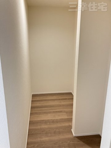 碧南市日進町の収納|大容量のパントリー。コストコで爆買いしても大丈夫。