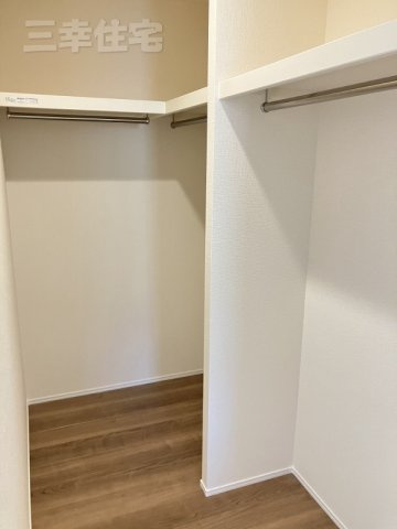 碧南市日進町の収納|主寝室のウォークインクローゼット1.875帖