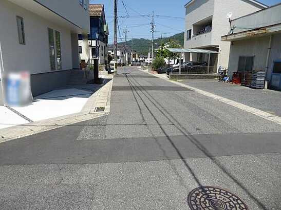 【前面道路含む現地写真】