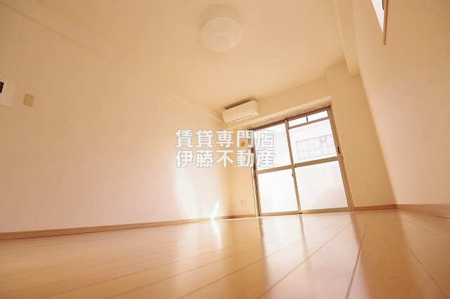 サン笠取の洋室