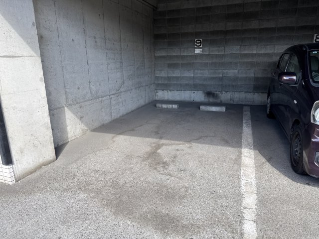 飾磨中村コーポの駐車場