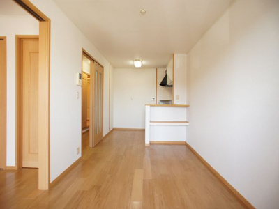 【居間・リビング】 | アニメート・ヴィラF | 快適に過ごせるエアコンが付いています♪