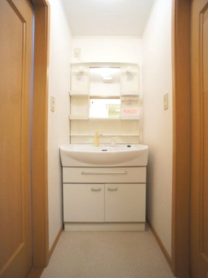 【独立洗面台】 | アニメート・ヴィラF | 洗髪洗面化粧台と洗濯機置き場があります♪