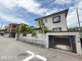 【外観】 | 1989年２月建築！閑静な住宅街です♪６SLDKの間取りでご家族の多い方におすすめです！！広いお庭付きです！