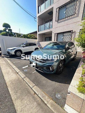 プール・トゥジュール甲子園花園町の駐車場