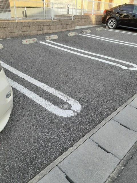 ローレルブリッサの駐車場