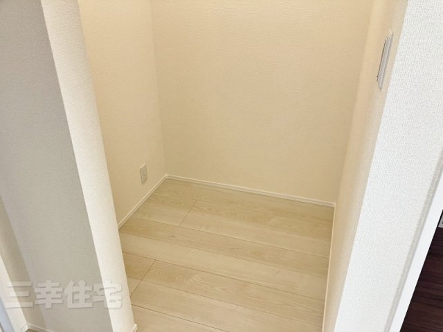 碧南市日進町の収納|2階にフリースペースあります！ご家族の本棚を置いて図書室にしてはいかが♪
