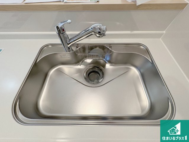 城陽市寺田今橋　第5期　新築一戸建ての浴室|洗い物も楽にできる、広々シンク！