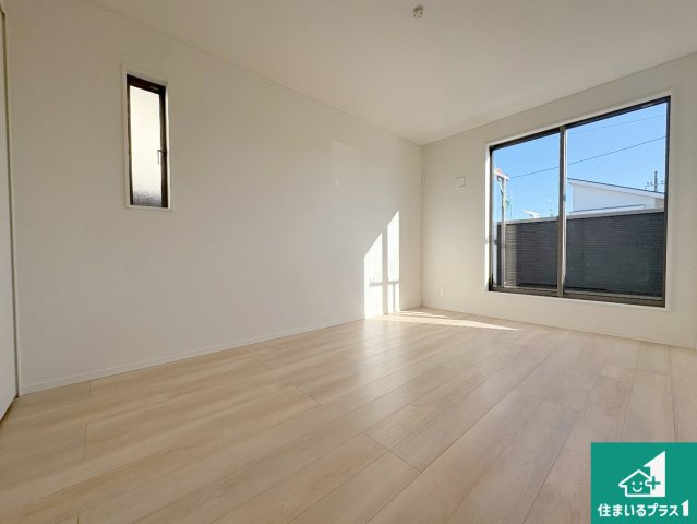 城陽市寺田今橋　第5期　新築一戸建ての洋室|シンプルな洋室は、自分好みのインテリアが楽しめます♪ご家族とインテリアや家具を選びに行くのは新築購入時の醍醐味の一つです。ぜひお楽しみください♪