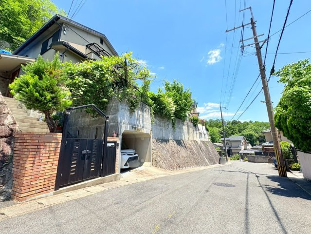 梅ケ畑高鼻町の前面道路含む現地写真