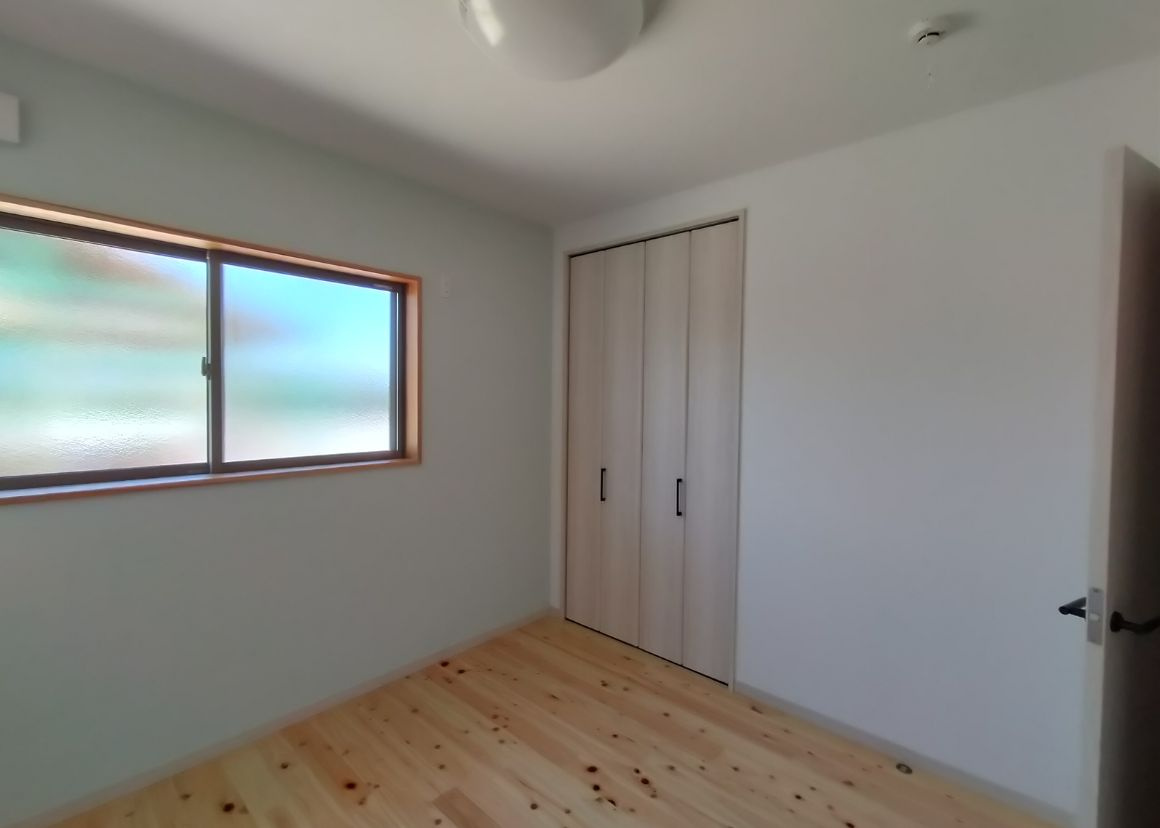 都城市蓑原町の中古一戸建の洋室