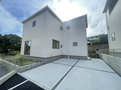 【外観】 | 南城市知念久手堅（全5棟）5号棟 | 5号棟　並列駐車2台可♪