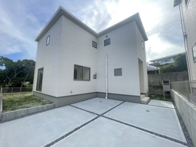 【外観】 | 南城市知念久手堅（全5棟）5号棟 | 5号棟　並列駐車2台可♪