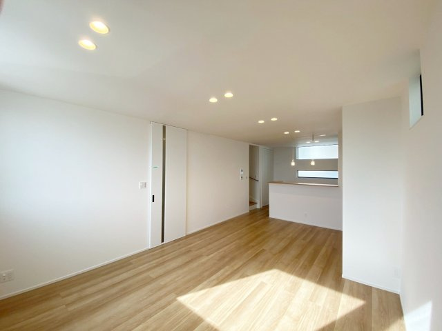 国玉通2丁目 新築戸建の居間・リビング