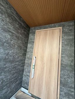 国玉通2丁目 新築戸建の玄関