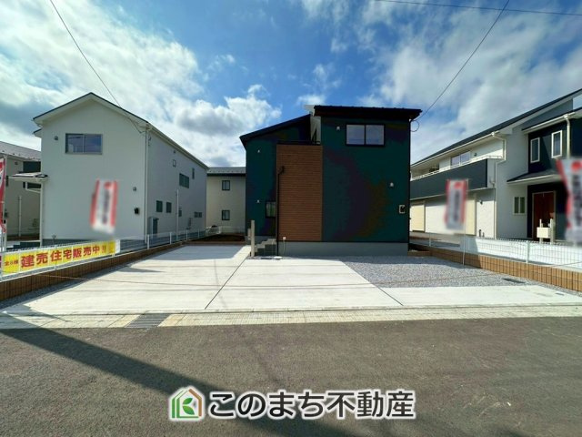 LiveleGarden.S鹿沼市千渡第8　4号棟の駐車場|お車並列4台分ご用意しております♪
