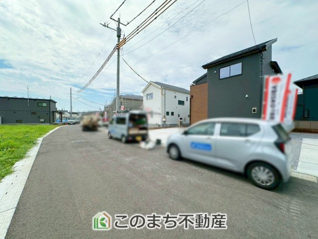 LiveleGarden.S鹿沼市千渡第8　4号棟の前面道路含む現地写真|前面道路は広々としてます！運転が苦手な方でもお車の出し入れ簡単で安心です☆

