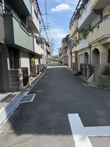 フルリノベ中古戸建　大東市緑が丘1丁目（平成6年築）の前面道路含む現地写真