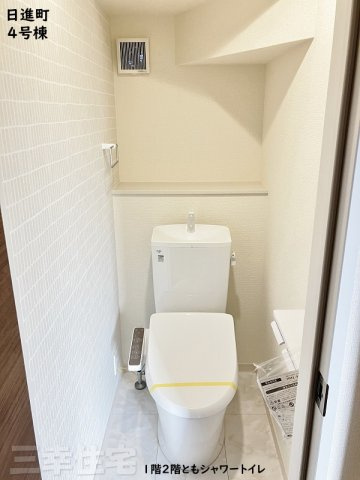 碧南市日進町のトイレ|1階2階に洗浄便座を標準装備しています。水量は従来品より約60%カットされていて経済的です