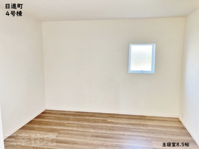 碧南市日進町の寝室|屋根のあるバルコニーに面しています