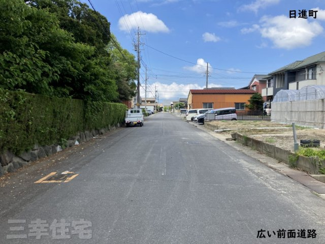 碧南市日進町の前面道路含む現地写真|前面道路が広いからお車の乗り入れも安心です