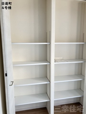 碧南市日進町の収納|可動棚だからお好きな高さに調節できてとっても便利