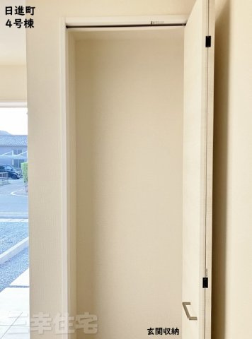 碧南市日進町の収納|玄関にある収納。収納はあればあるだけ助かります