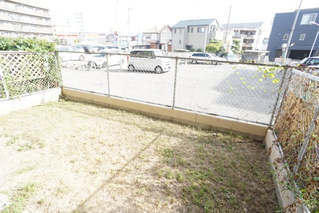 日興宝塚スカイマンションの庭