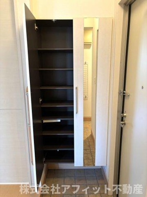 【玄関】 | ファミーユ曙 | シューズボックス付き