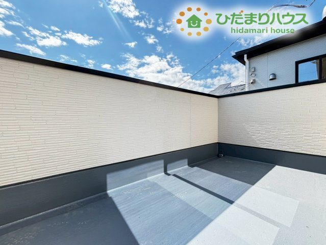 本庄市見福　17期　新築一戸建て　ずっとプラス　02のバルコニー|広々バルコニーはご家族全員分のお洋服や
お布団も干せちゃいそう♪