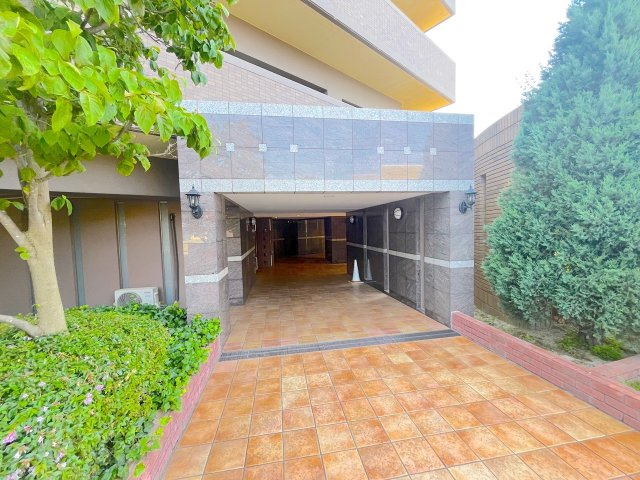 グランド・ルー博多南ガーデネッセのエントランス