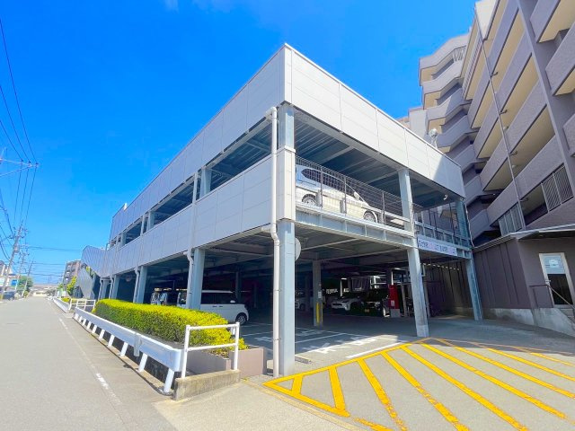 グランド・ルー博多南ガーデネッセの駐車場