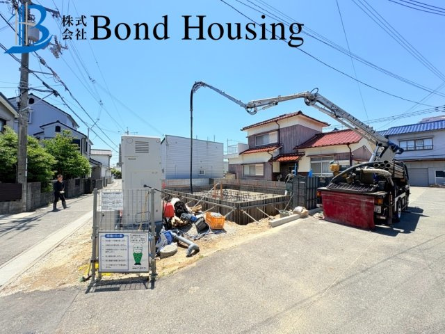 山電 東二見駅徒歩８分　駐車２台　二見町東二見　新築戸建の前面道路含む現地写真