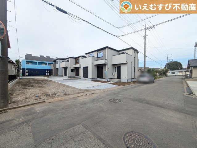 Zut PLUS　本庄市見福17期の前面道路含む現地写真|安心の広々6ｍ前面道路
6ｍの前面道路はお車の駐車が楽々！すれ違える広さが確保されています♪