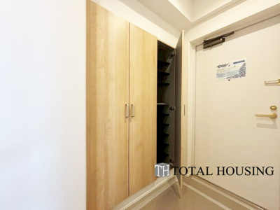 【玄関】 | エクセルシオールスカイランドマーク | 住まう人も来客も入った時にワクワクさせてくれるオシャレな玄関♪
収納もたっぷりあるので、靴がたくさんあっても安心！
気持ちの良い朝は、毎日ここからスタートしていきます♪