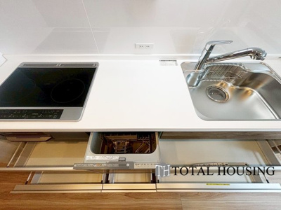 【キッチン】 | エクセルシオールスカイランドマーク | 食器洗乾燥機付きで家族の食器もピカピカ。後片付けもラクラクこなせて、日々の生活には欠かせない便利設備。環境にもママの手にも優しいのがうれしいですね。