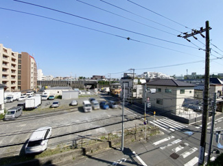 【展望】 | 眼前に広がる空の雄大さと、このお部屋の自慢の一つである「眺望」をご覧ください。毎日、この景色を独り占めできる新生活に夢が広がります。～即日のご見学可能～　お問合せはお気軽にどうぞ。
