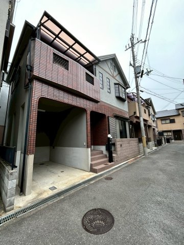 枚方市招提中町２丁目　中古戸建の前面道路含む現地写真