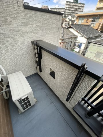 アポロLCのバルコニー|同マンション別部屋参考写真（上階の写真です）