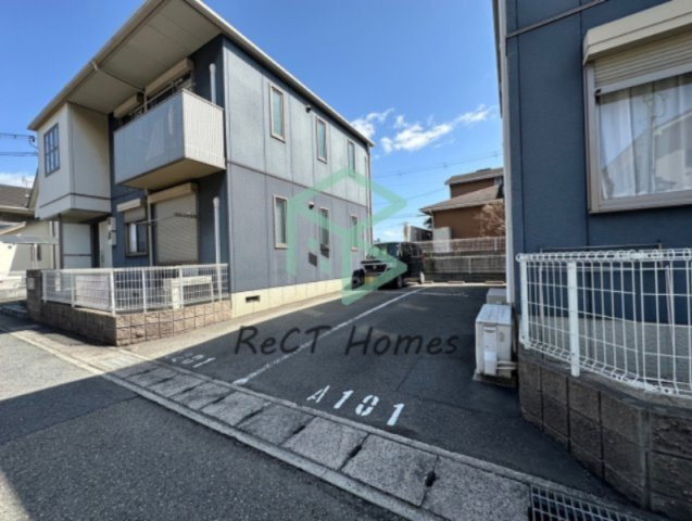 シャーメゾン桜の駐車場