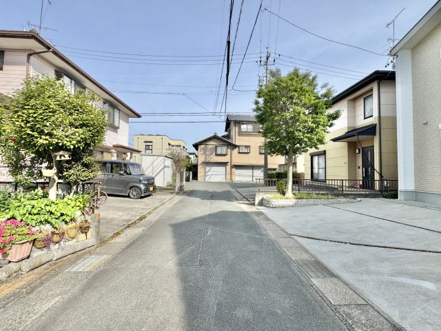 中央区葵西1丁目の前面道路含む現地写真|前面道路含む現地写真です。閑静な住宅地です。