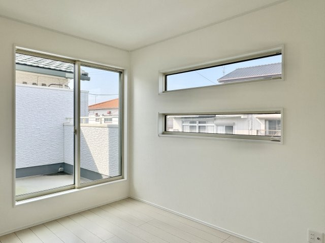 中央区葵西1丁目の洋室|北側の洋室6.05帖。バルコニーに面して明るいお部屋です。