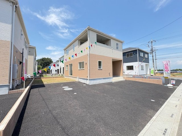 上里町勅使河原第17（全7棟)6号棟の外観|ナチュラルで飽きの来ないデザインは流行に左右されない家の形です。外構も綺麗に仕上がっています(^▽^)/
