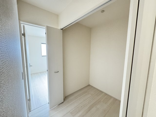 リーブルガーデンS  前橋茂木町第３　５号棟（平屋）の収納|広々したストレージルーム付きです！洋服以外にも様々な物が収納可能です