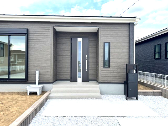 リーブルガーデンS  前橋茂木町第３　５号棟（平屋）の玄関|高級感ある玄関です。