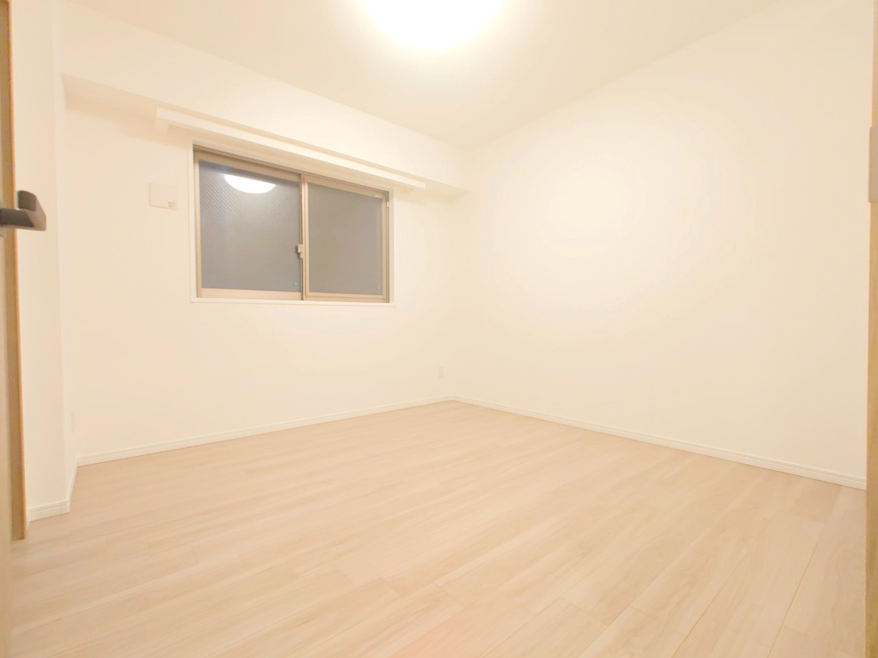「烏丸御池」駅徒歩４分！◆令和７年３月フルリフォーム済みの東向き３ＬＤＫ住戸◆アバンエスパス烏丸御池の洋室|洋室