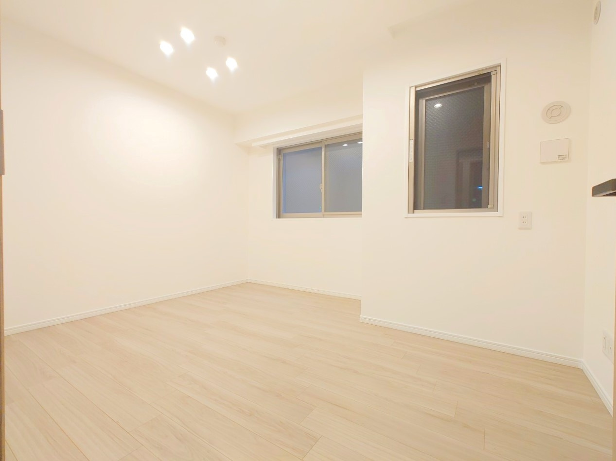 「烏丸御池」駅徒歩４分！◆令和７年３月フルリフォーム済みの東向き３ＬＤＫ住戸◆アバンエスパス烏丸御池の洋室|洋室