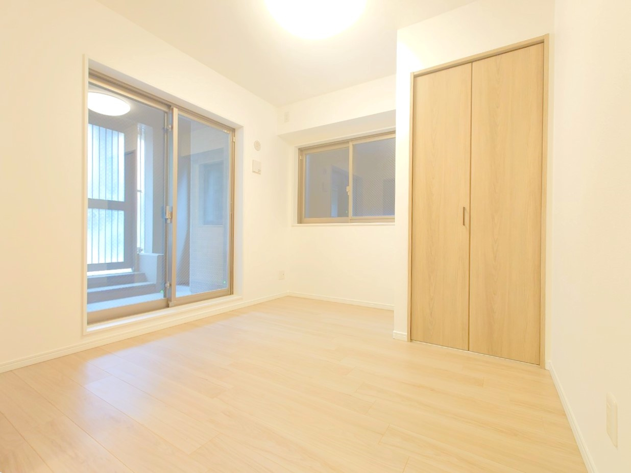 「烏丸御池」駅徒歩４分！◆令和７年３月フルリフォーム済みの東向き３ＬＤＫ住戸◆アバンエスパス烏丸御池の洋室|洋室